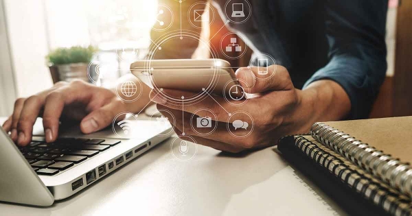 Smartphone Age: The New Era of Human Evolution Smartphone Age: The New Era of Human Evolution